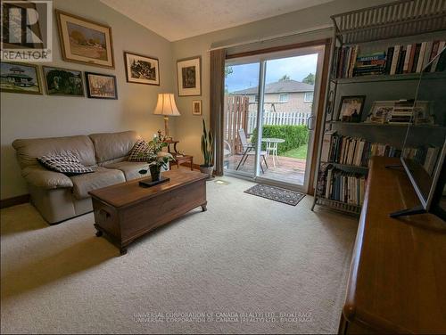 67 Foundry Street, Leamington, ON - Indoor Photo Showing Living Room