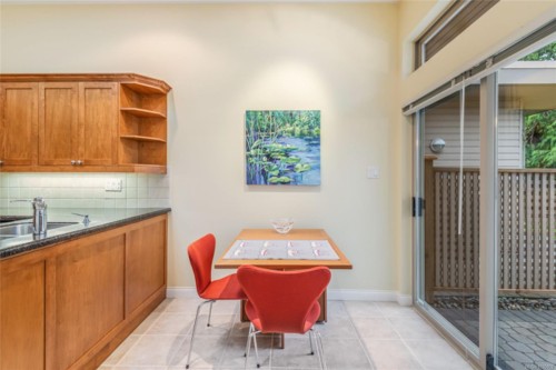 910 Lakes Blvd, French Creek, BC 