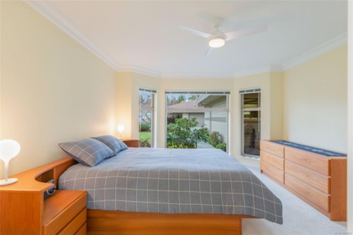 910 Lakes Blvd, French Creek, BC 