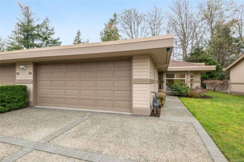 910 Lakes Blvd, French Creek, BC 