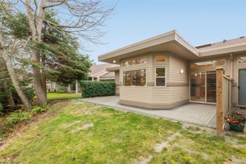 910 Lakes Blvd, French Creek, BC 