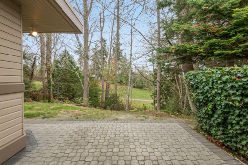 910 Lakes Blvd, French Creek, BC 