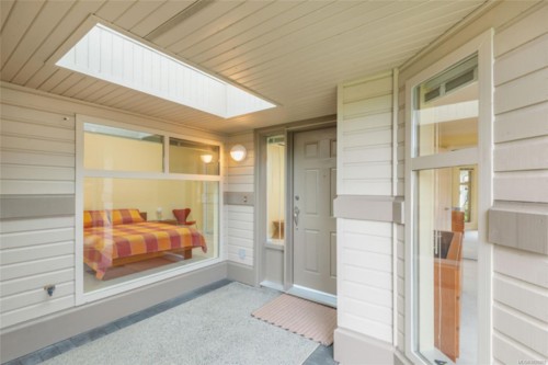 910 Lakes Blvd, French Creek, BC 