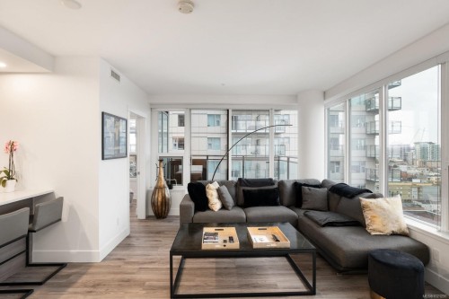1408-777 Herald St, Victoria, BC - Indoor Photo Showing Living Room