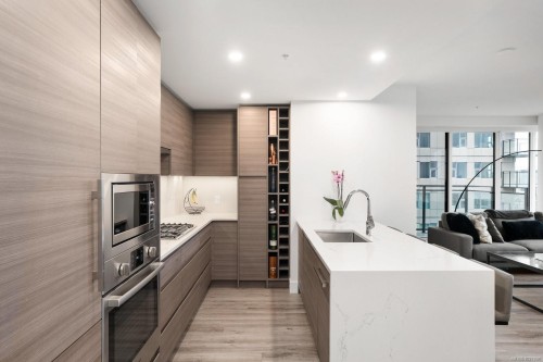 1408-777 Herald St, Victoria, BC - Indoor Photo Showing Kitchen