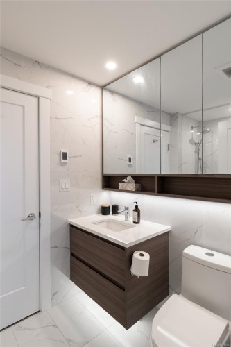 1408-777 Herald St, Victoria, BC - Indoor Photo Showing Bathroom