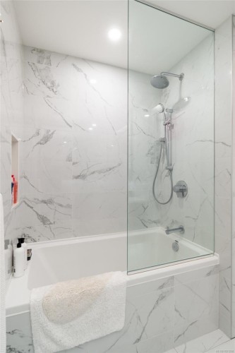 1408-777 Herald St, Victoria, BC - Indoor Photo Showing Bathroom