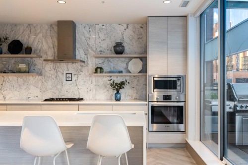 1408-777 Herald St, Victoria, BC - Indoor Photo Showing Kitchen