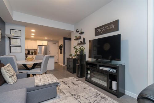 304-868 Orono Ave, Langford, BC - Indoor Photo Showing Living Room