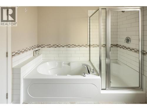 680 Old Meadows Road Unit# 81, Kelowna, BC - Indoor Photo Showing Bathroom