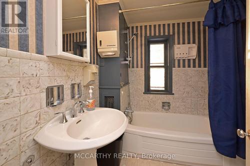 2nd floor 4pc bath room - 318 Main Street E, Shelburne, ON 