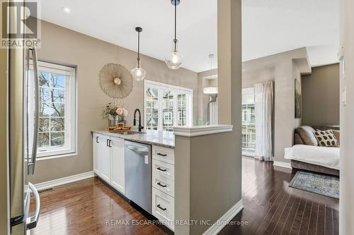 80 - 1401 Plains Road E, Burlington, ON - Indoor Photo Showing Kitchen With Upgraded Kitchen