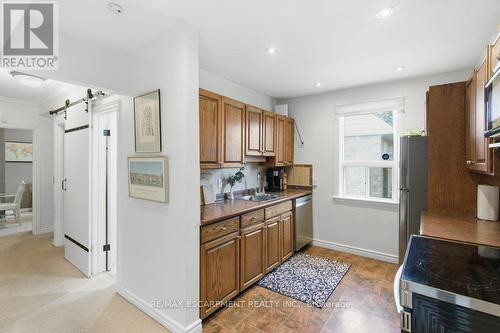 52 Sylvia Crescent, Hamilton, ON - Indoor Photo Showing Kitchen