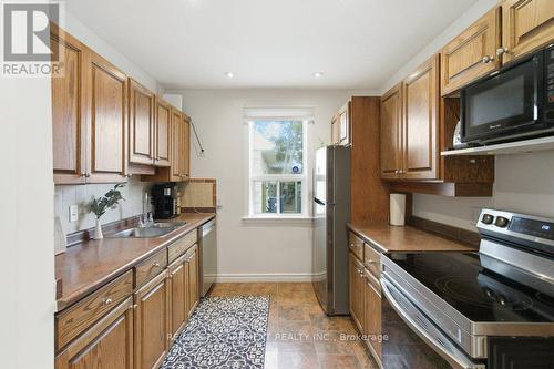 52 Sylvia Crescent, Hamilton, ON - Indoor Photo Showing Kitchen