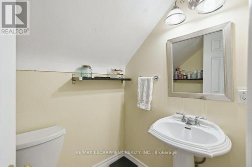 52 Sylvia Crescent, Hamilton, ON - Indoor Photo Showing Bathroom
