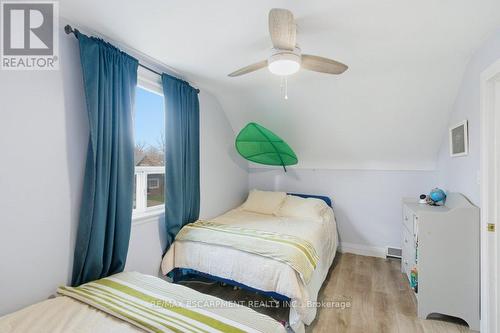 52 Sylvia Crescent, Hamilton, ON - Indoor Photo Showing Bedroom