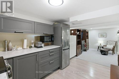52 Sylvia Crescent, Hamilton, ON - Indoor Photo Showing Kitchen