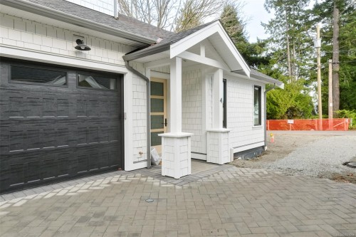 4-5032 Wesley Rd, Saanich, BC - Outdoor