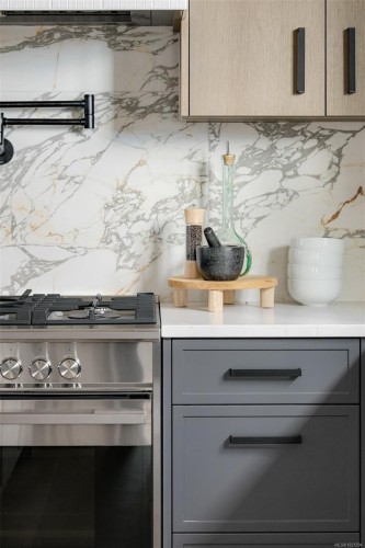 4-5032 Wesley Rd, Saanich, BC - Indoor Photo Showing Kitchen