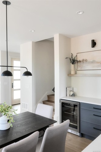 4-5032 Wesley Rd, Saanich, BC - Indoor