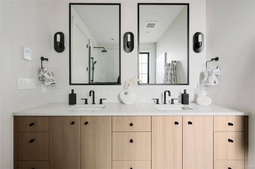 4-5032 Wesley Rd, Saanich, BC - Indoor Photo Showing Other Room