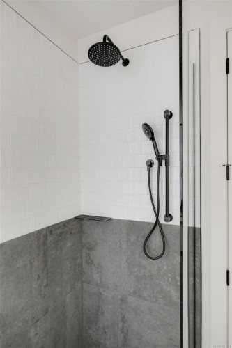 4-5032 Wesley Rd, Saanich, BC - Indoor