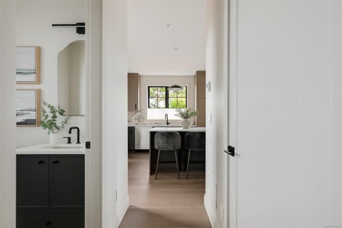 4-5032 Wesley Rd, Saanich, BC - Indoor Photo Showing Other Room