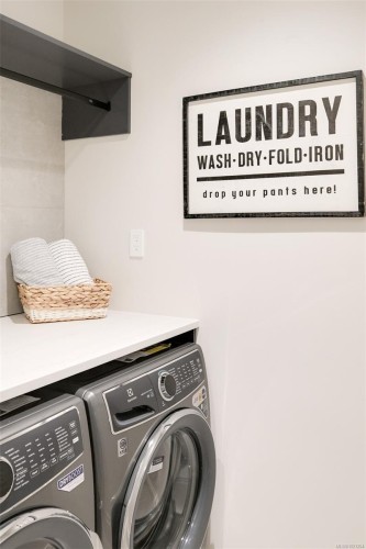 4-5032 Wesley Rd, Saanich, BC - Indoor Photo Showing Laundry Room