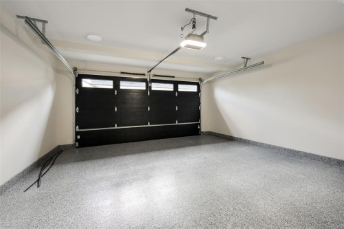 4-5032 Wesley Rd, Saanich, BC - Indoor Photo Showing Garage
