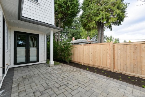 4-5032 Wesley Rd, Saanich, BC - Outdoor With Exterior