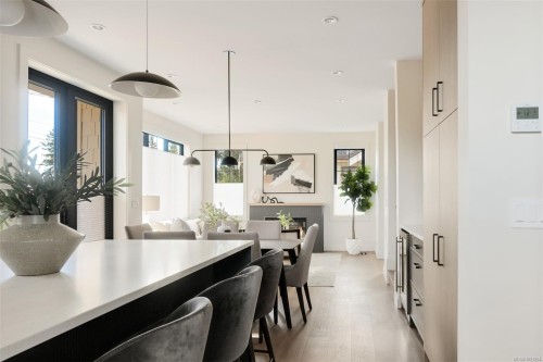 4-5032 Wesley Rd, Saanich, BC - Indoor