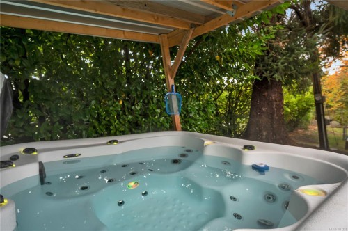 1760 Mcdonald Rd, Campbell River, BC 