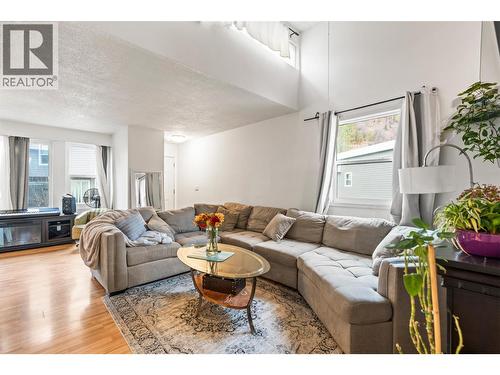 3800 40 Avenue Unit# 38, Vernon, BC - Indoor Photo Showing Living Room