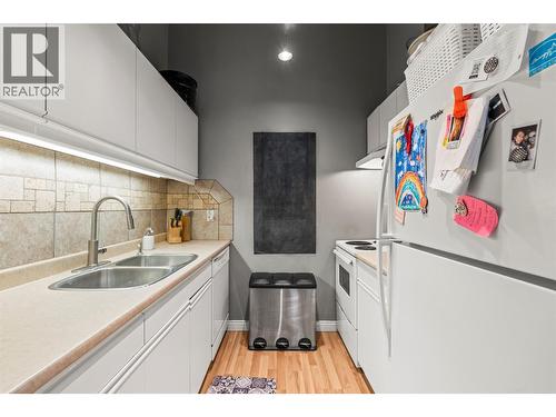 3800 40 Avenue Unit# 38, Vernon, BC - Indoor Photo Showing Kitchen With Double Sink