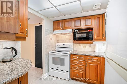 203 - 249 Major Mackenzie Drive E, Richmond Hill, ON - Indoor Photo Showing Kitchen