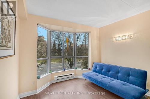 203 - 249 Major Mackenzie Drive E, Richmond Hill, ON - Indoor Photo Showing Living Room