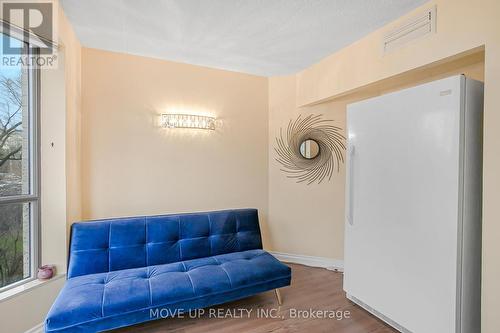 203 - 249 Major Mackenzie Drive E, Richmond Hill, ON - Indoor