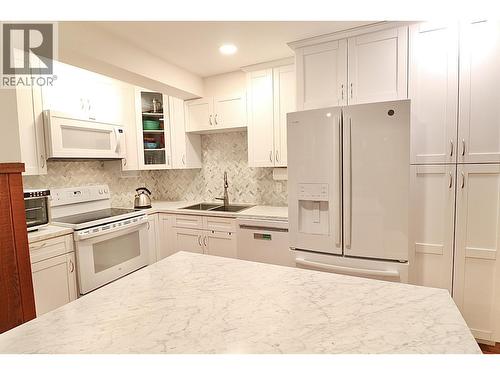 2598 Mcgill Crescent, Prince George, BC - Indoor Photo Showing Kitchen With Double Sink