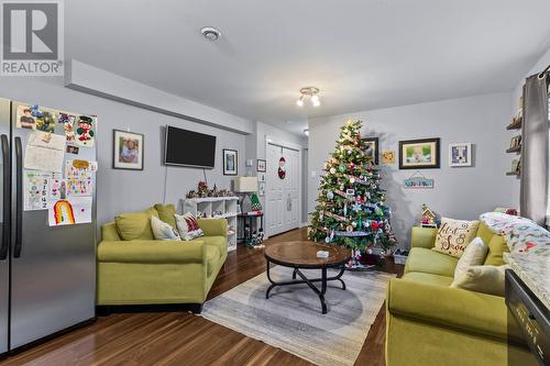 5 Lake Wynds Drive, Paradise, NL - Indoor Photo Showing Living Room