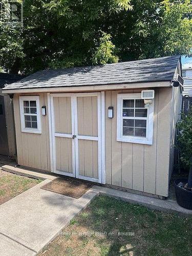 84 Barons Avenue N, Hamilton, ON - Outdoor