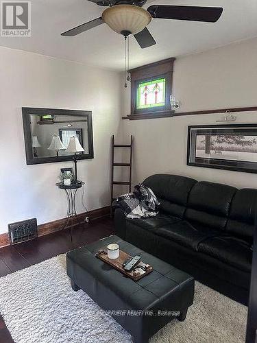 84 Barons Avenue N, Hamilton, ON - Indoor Photo Showing Living Room