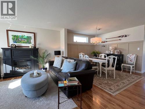 814 8 Avenue, Vernon, BC - Indoor Photo Showing Living Room