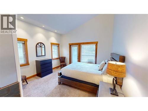 7305 Copperhorn Drive, Radium Hot Springs, BC - Indoor Photo Showing Bedroom