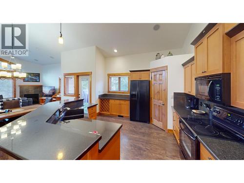 7305 Copperhorn Drive, Radium Hot Springs, BC - Indoor Photo Showing Kitchen With Double Sink