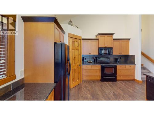 7305 Copperhorn Drive, Radium Hot Springs, BC - Indoor Photo Showing Kitchen