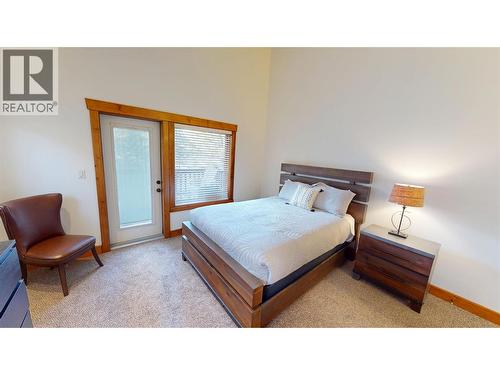 7305 Copperhorn Drive, Radium Hot Springs, BC - Indoor Photo Showing Bedroom