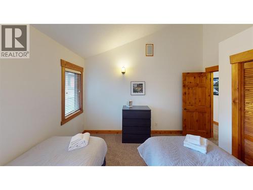 7305 Copperhorn Drive, Radium Hot Springs, BC - Indoor Photo Showing Bedroom