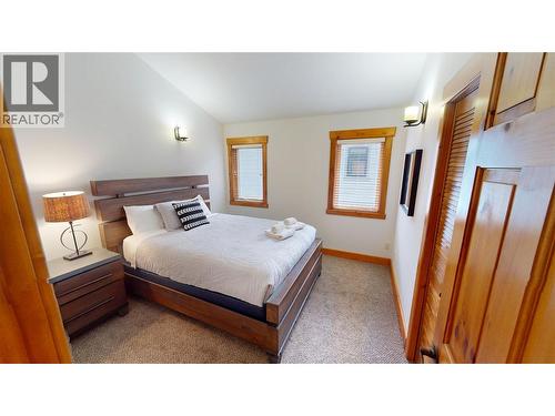 7305 Copperhorn Drive, Radium Hot Springs, BC - Indoor Photo Showing Bedroom
