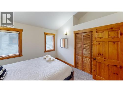 7305 Copperhorn Drive, Radium Hot Springs, BC - Indoor Photo Showing Bedroom