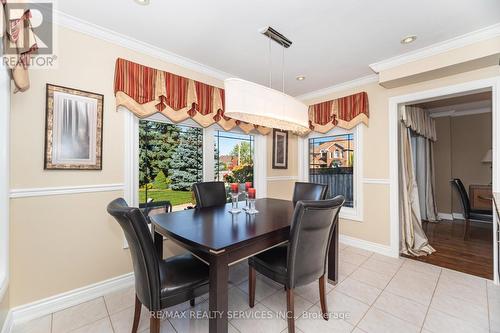 30 Starling Court, Brampton, ON - Indoor Photo Showing Dining Room